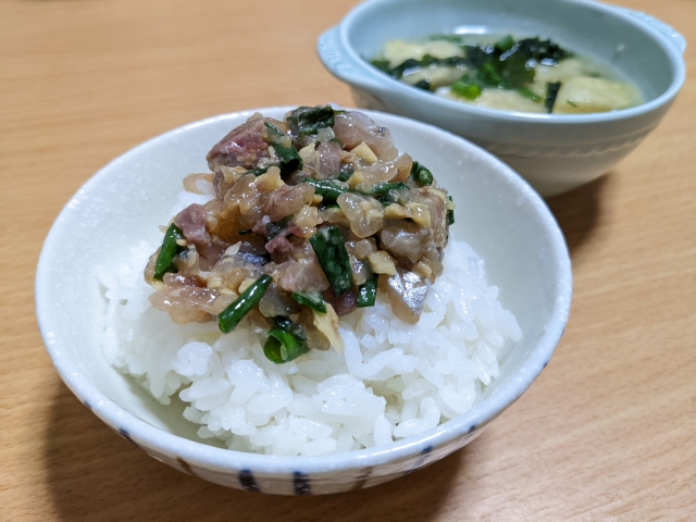 サバなめろう丼